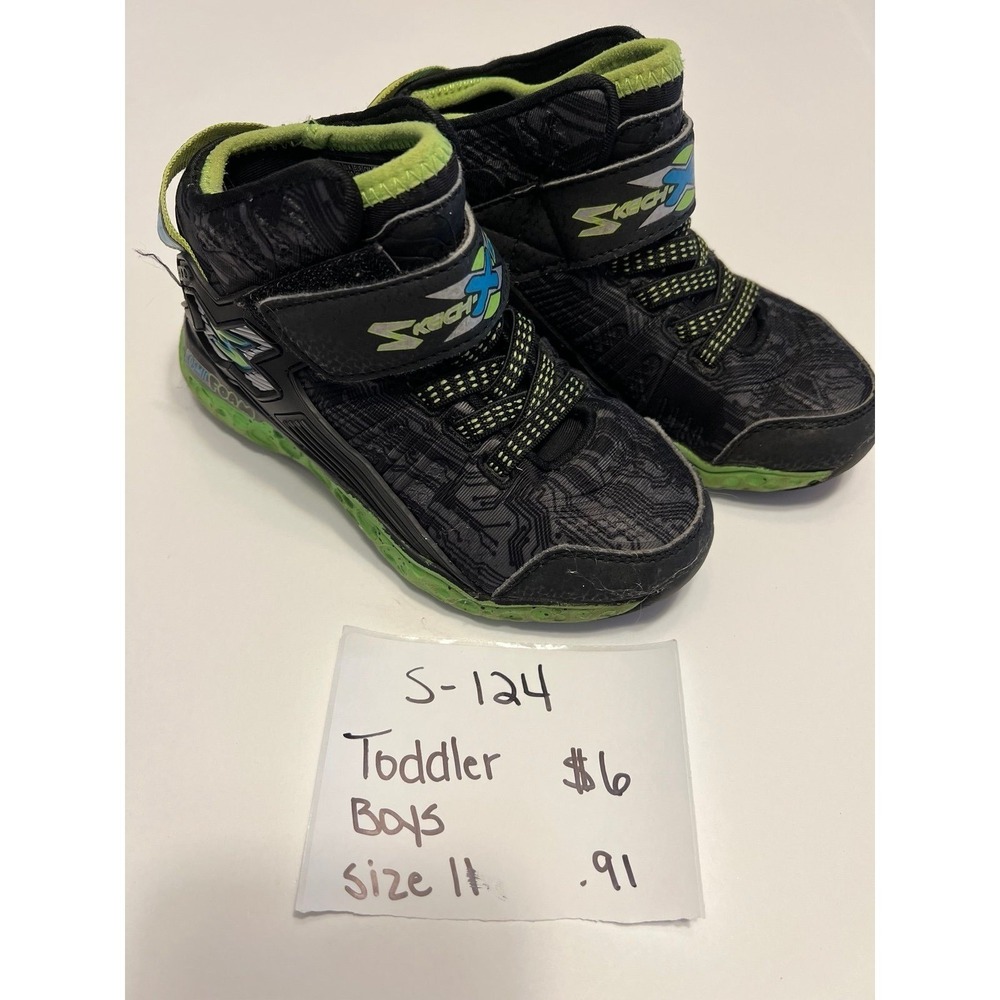 Size 11 toddler boys shoes (s-124)
